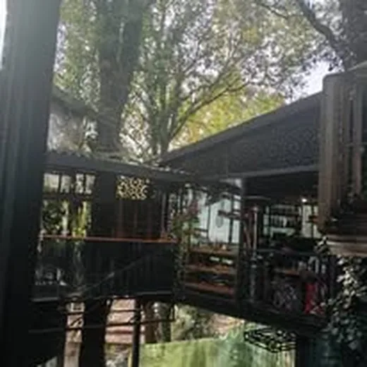 Terraza en el bosque Restaurante HB